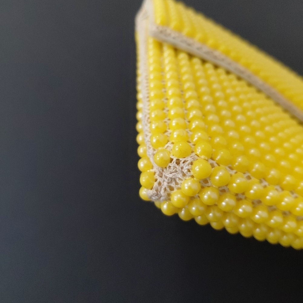 Vintage 60's Handbag Bright Yellow Plastic Beading United Capr Clutch Retro Geek - Picture 9 of 9